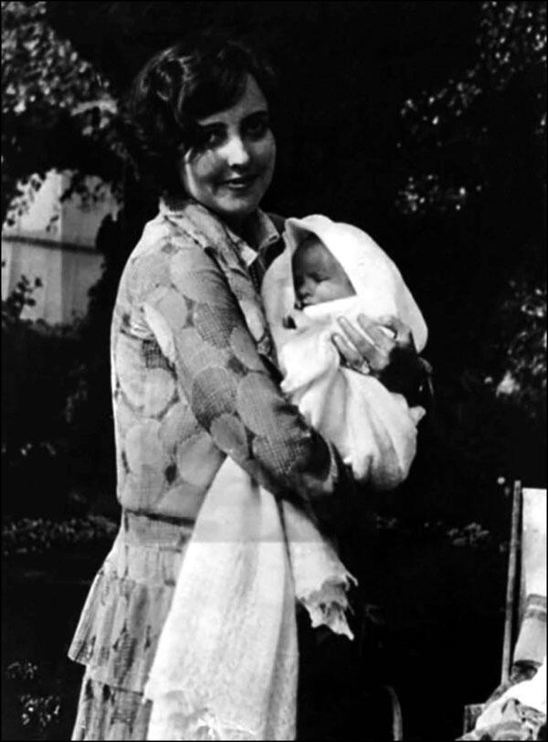 Актриса Сара Виола с маленькой Элизабет Перед самым началом Второй мировой - фото 3