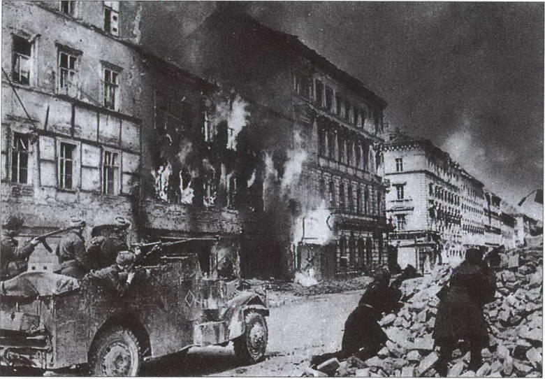 Освобождение Вены советскими войсками Жители освобожденной Праги - фото 55