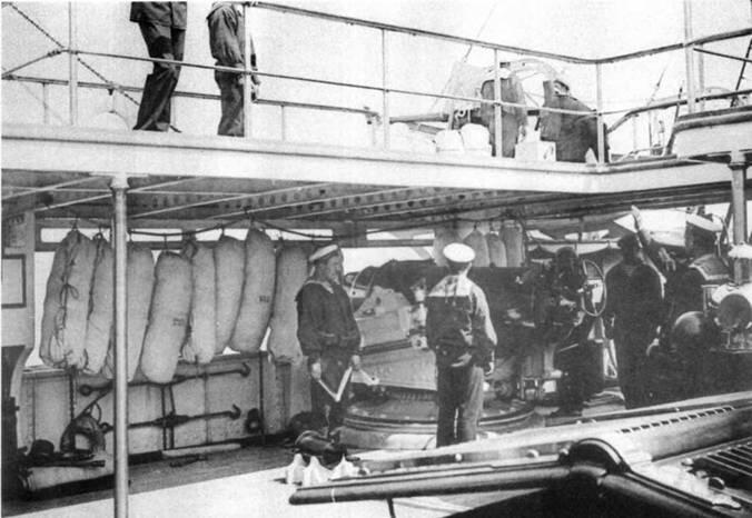 На Корнилове во время артиллерийских учений Крейсер торопится Чифу 1895 - фото 85