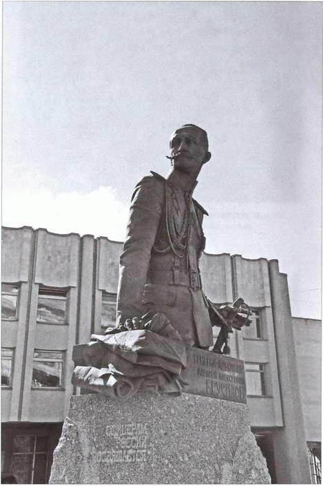 Памятник АА Брусилову в СанктПетербурге - фото 36