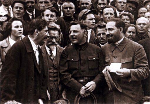 Л М Каганович К Е Ворошилов и И В Сталин с руководящими работниками - фото 7