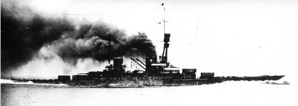 На фото вверху Гинденбург на ходовых испытаниях Линейный крейсер - фото 165