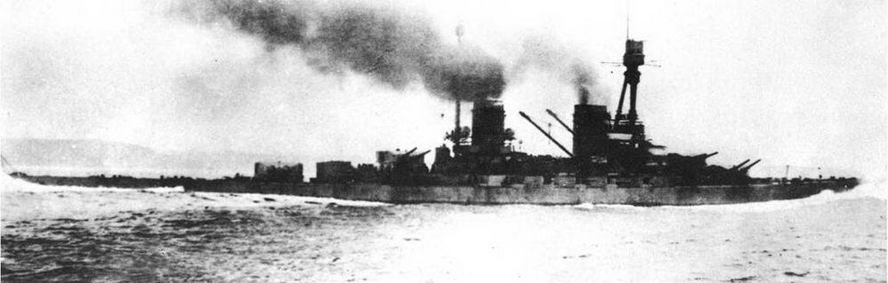 На фото вверху Гинденбург на ходовых испытаниях Линейный крейсер - фото 166