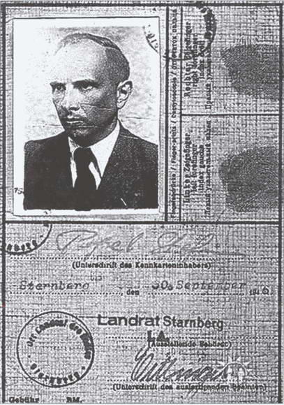 Удостоверение личности Бандеры которым он пользовался во время пребывания в - фото 18