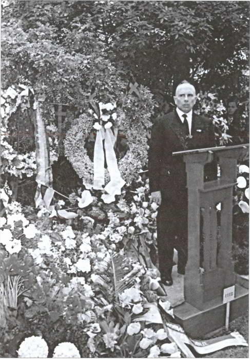Выступление Бандеры 23 мая 1958 г на могиле Коновальца в день 20летия со дня - фото 20
