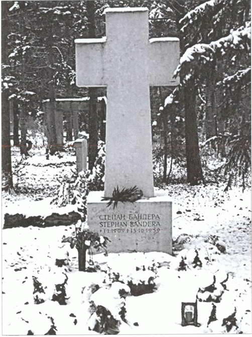 Могила Бандеры в Мюнхене Памятник Степану Бандере во Львове - фото 26