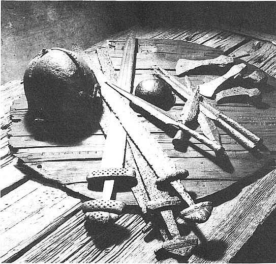 Норвежское оружие IXX вв щит из Гокстада шлем из Гермундбю а также мечи - фото 14