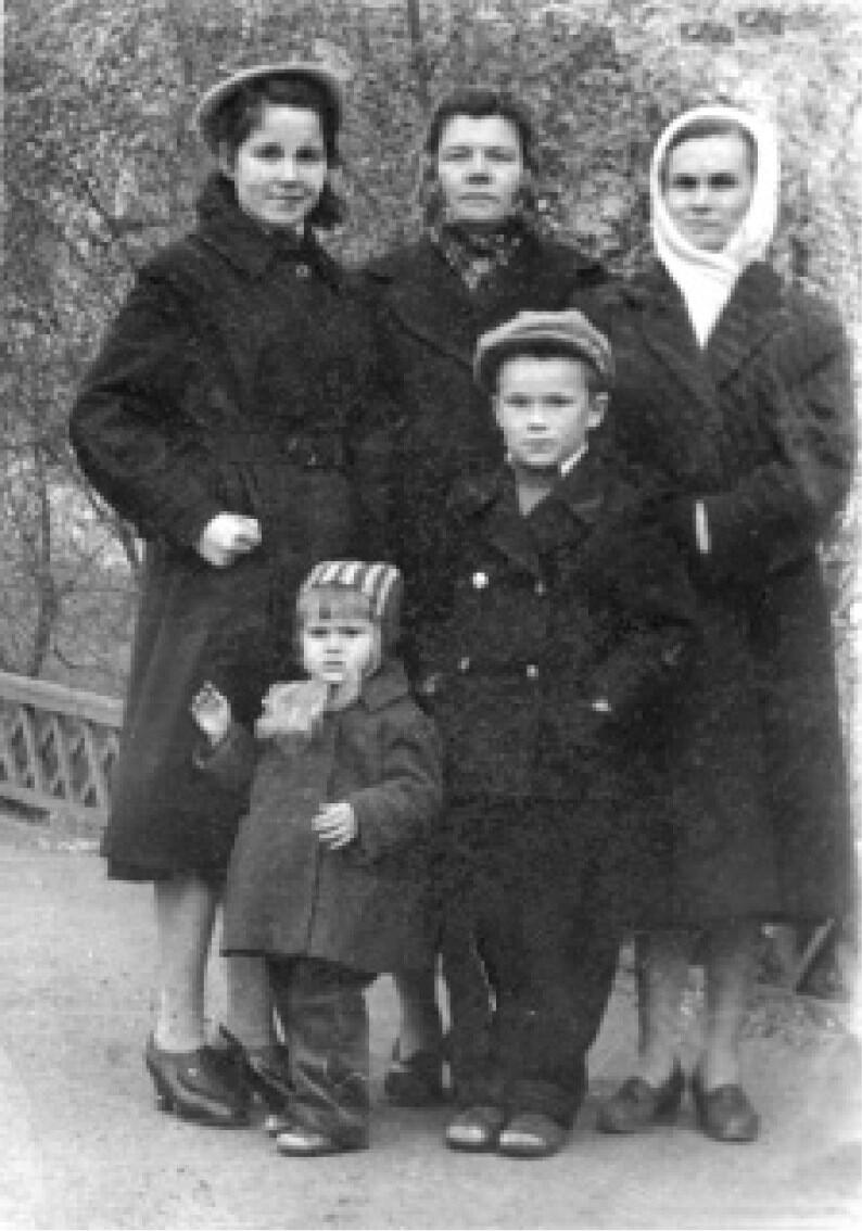 Семейное фото 1961 Детский сад 1949 Девятиклассники 1958 - фото 376