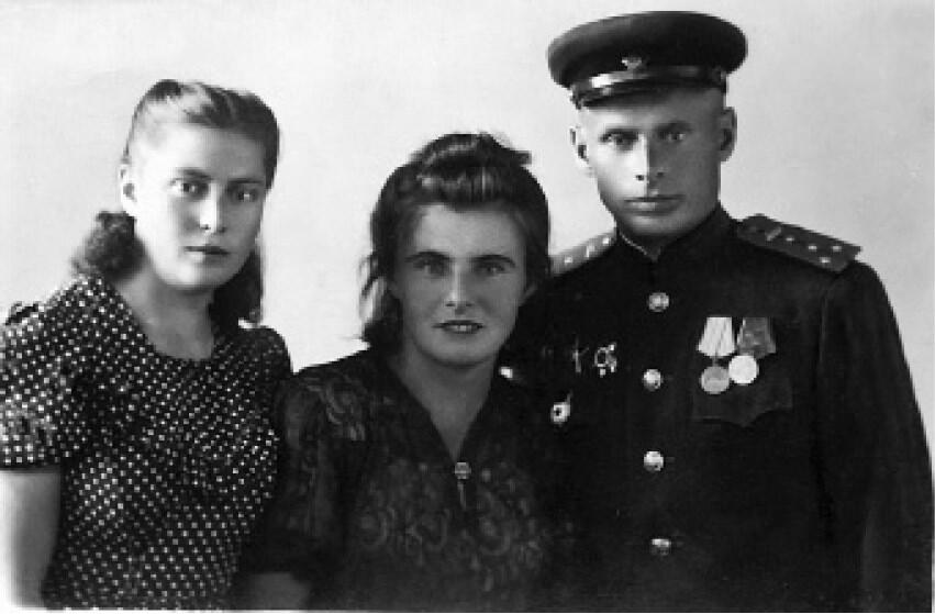Вернувшийся с войны 1945 Семейное фото сер 1920х Давай закурим 1945 - фото 387