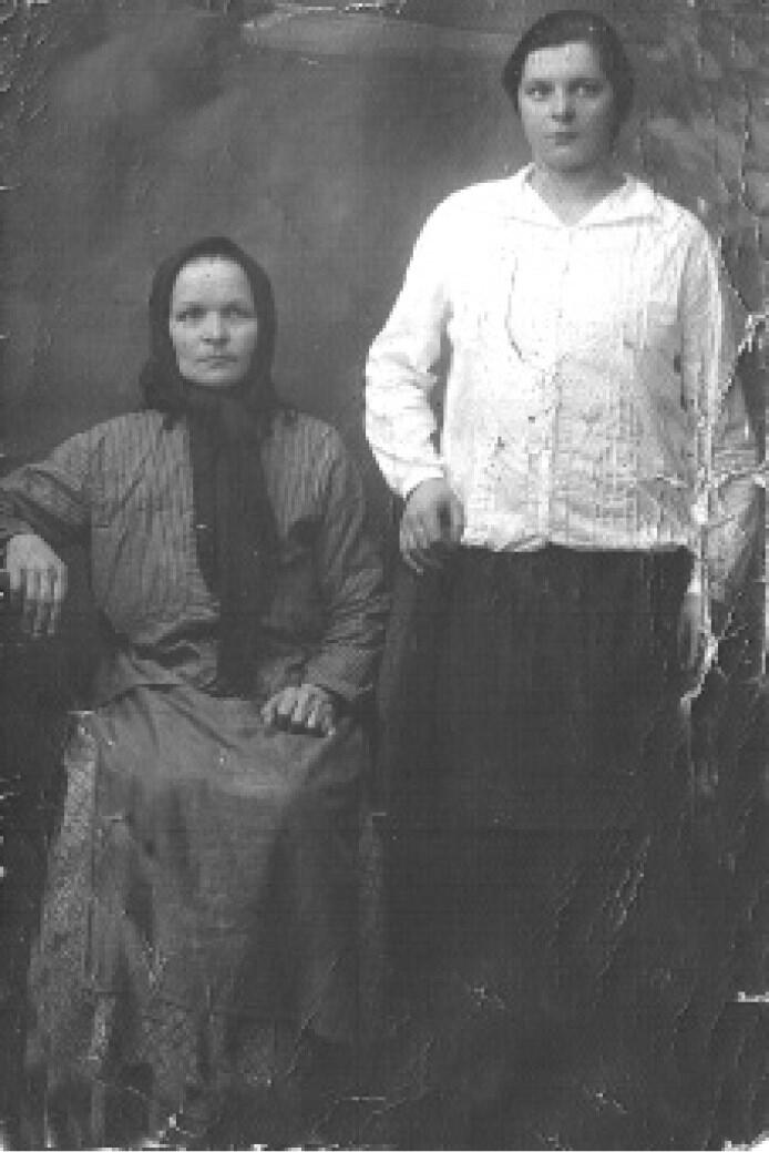 Мать и дочь нач 1930х Счастливое семейство 1950е Мать с детьми 1950е - фото 435