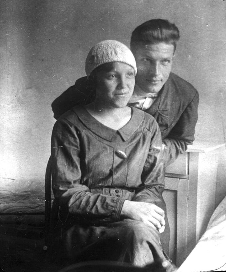 Влюбленная пара 1930е Семья кон 1940х нач 1950х Счастливое детство - фото 466