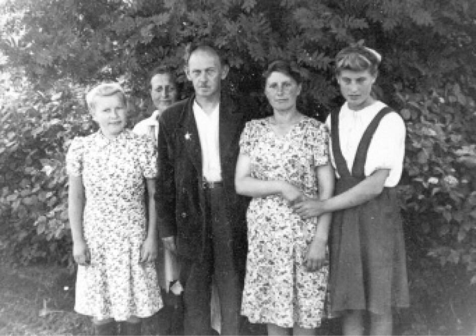 Семья кон 1940х нач 1950х Счастливое детство 1960е Береточка 1930е - фото 467