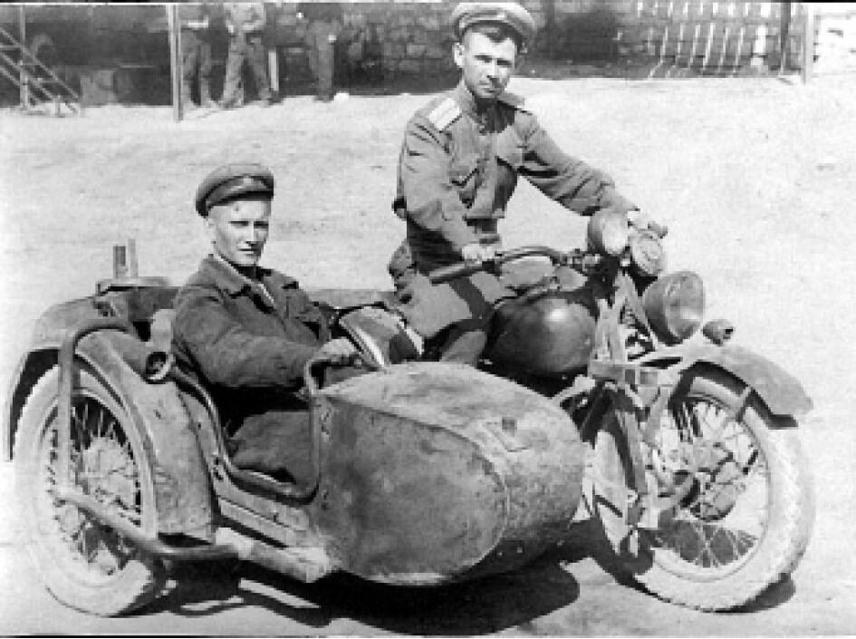 Мотоцикл М72 кон 1940х Студент 1950е Десятиклассница 1948 - фото 488