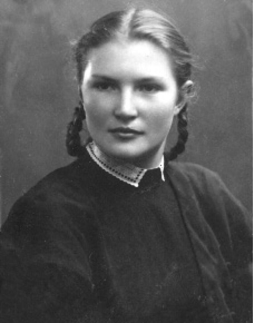 Десятиклассница 1948 Семейный портрет 1930е Приятельницы 1930е - фото 490