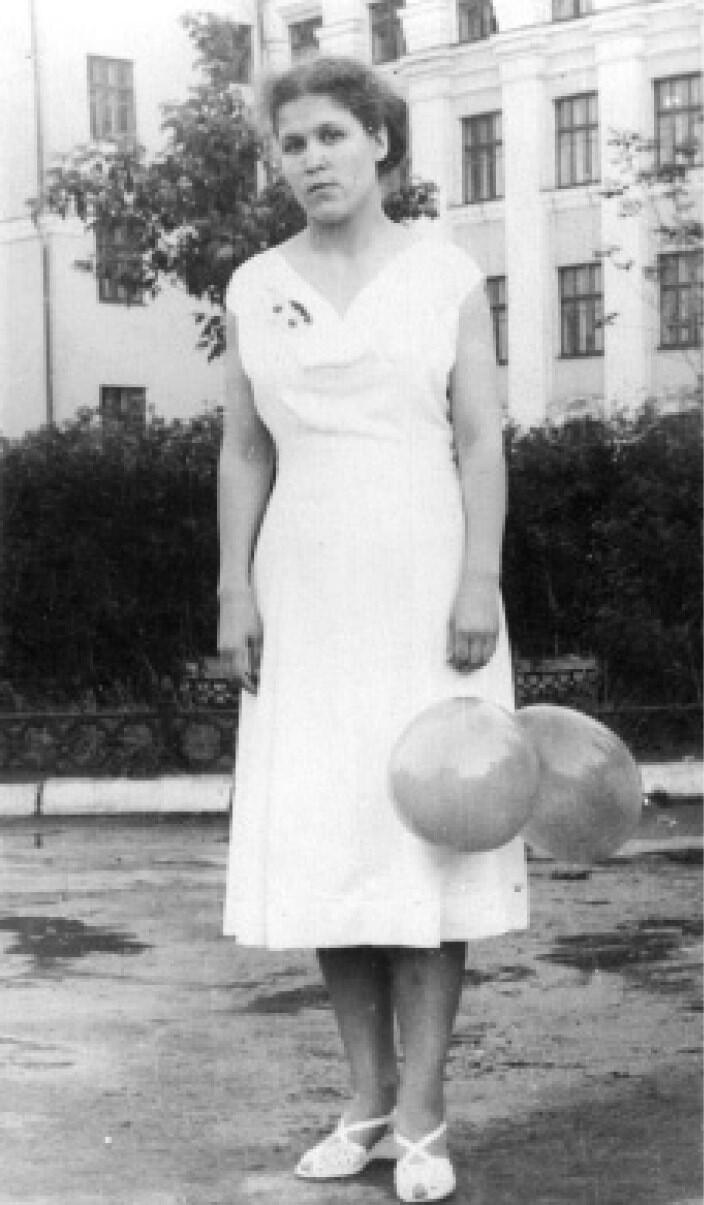 Выпускница 1959 Спортсменка кон1920х На Кавказе 1956 - фото 498