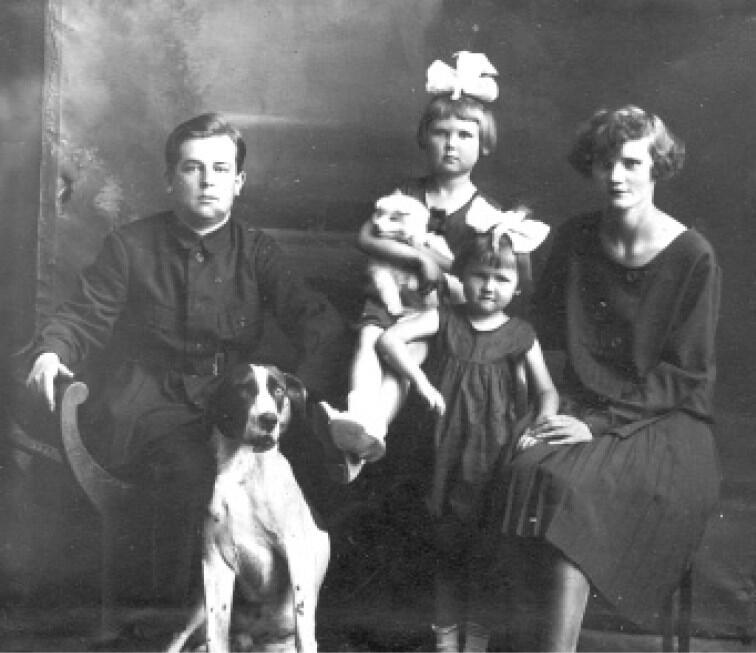 Благополучное семейство кон 1920х Горком партии 1950е Русские дороги - фото 516