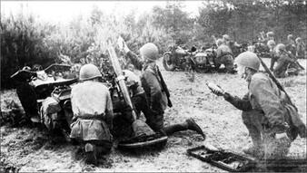 Советский минометный взвод ведет огонь по противнику Поступление в армию - фото 13