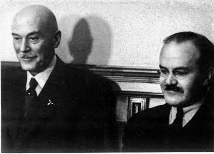 ВМ Молотов и ФВ фон Шуленбург август 1939 г Публ по Городецкий Г - фото 6