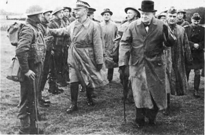 Премьерминистр У Черчилль встречается в Лондоне 22 октября 1940 г с первыми - фото 29