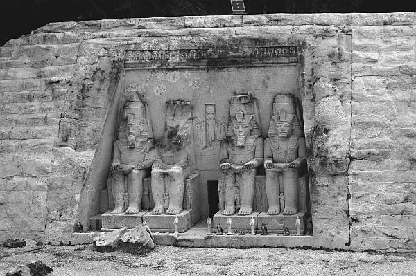 Скальный храм Рамзеса II в АбуСимдела Перед этим залом находился обширный - фото 23