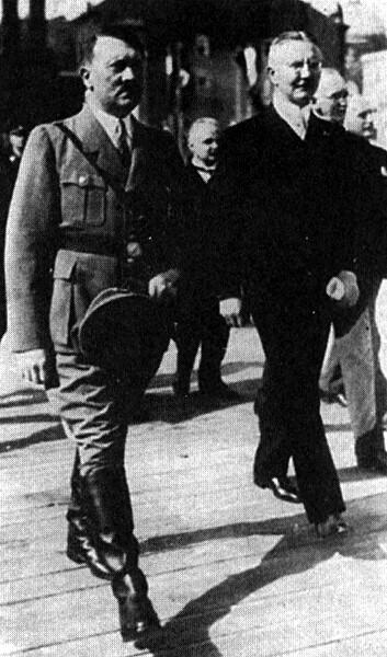 Шахт и Гитлер в 1934 году на церемонии закладки первого камня в фундамент - фото 14