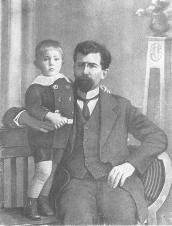 В П Ногин с сыном Владимиром по возвращении из верхоянской ссылки Саратов 1914 - фото 27