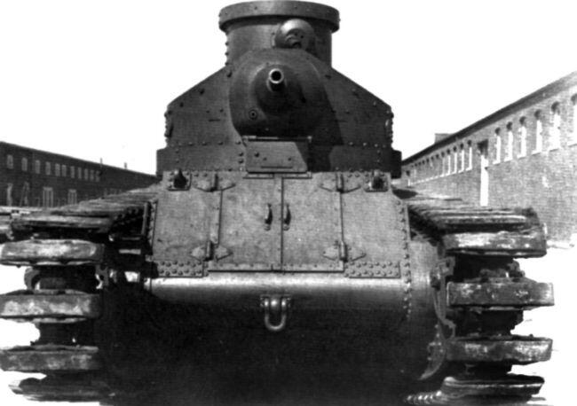 Американский танк М1922 вид спереди Помимо схемы компоновки Т12 советские - фото 5
