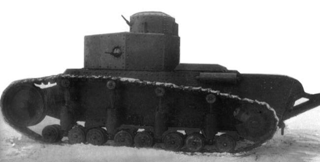 Танк Т12 на испытаниях Февраль 1930 года Машина вооружена пулеметами ДТ - фото 15