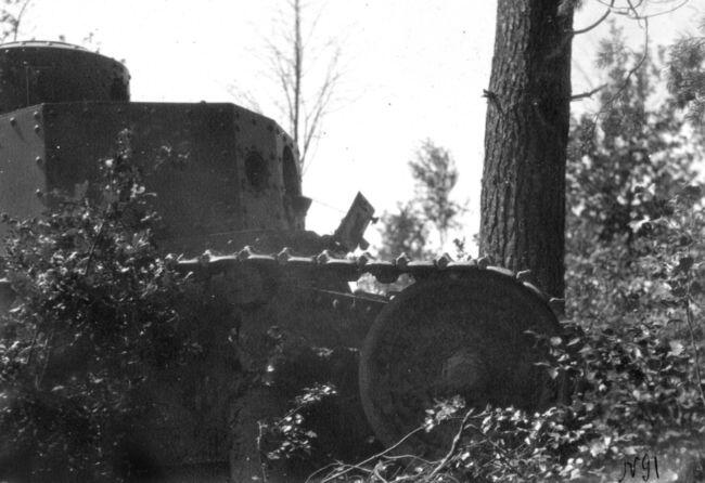 Испытания танка Т12 под Москвой Июль 1930 года На фото машина перед деревом - фото 18