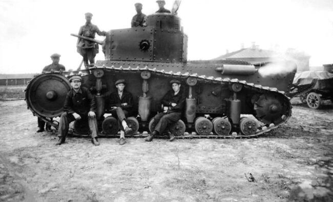 Танк Т12 на территории военного склада 37 Москва июль 1930 года Двигатель - фото 21