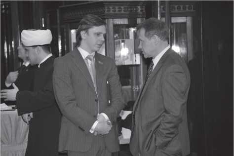 С руководителем фракции КПРФ в Мосгордуме Андреем Клычковым Нобелевский - фото 7