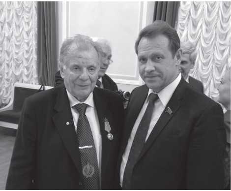 Нобелевский лауреат Жорес Алферов и Александр Тарнаев ГАЗюганов с депутами - фото 8