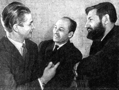 На снимке слева направо заслуженные артисты РСФСР Лев Осинский и Владимир - фото 12