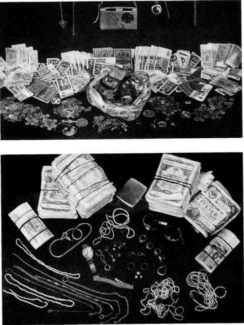 Деньги и драгоценности изъятые у спекулянтов валютой Золотые монеты - фото 22
