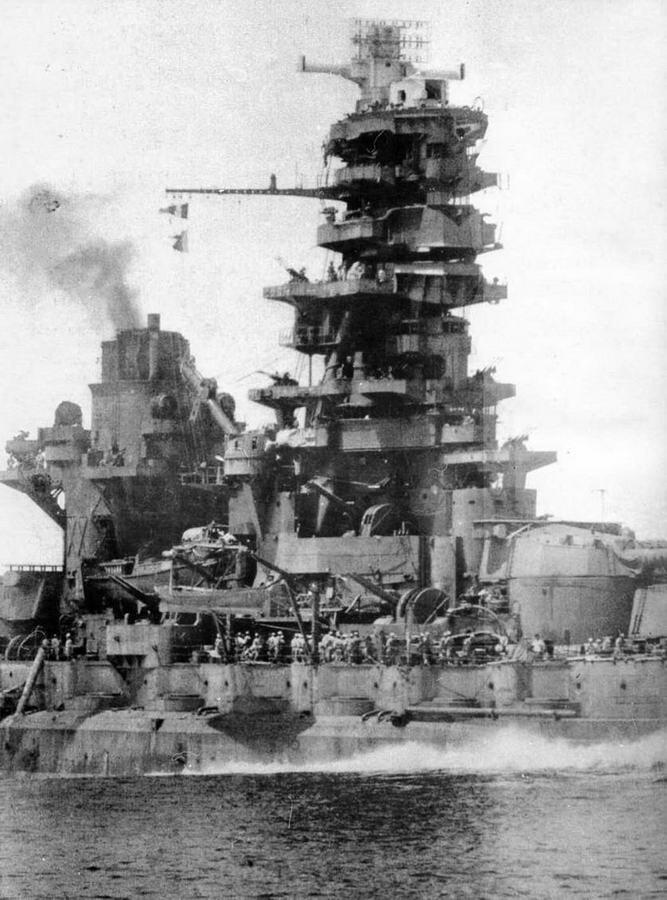 Линейный корабль Исе в годы второй мировой войны Хьюга во время ходовых - фото 138