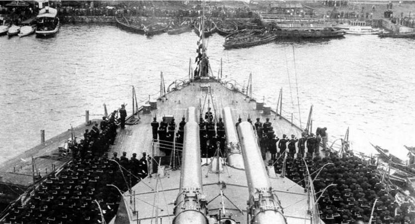 Линейный корабль Хьюга в Нагасаки 18 апреля 1918 г вверху и в первые годы - фото 140