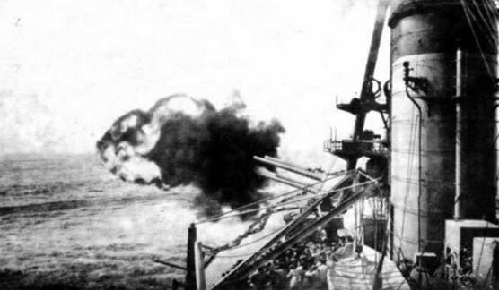 Залп из орудий главного калибра линкора Ямаширо фото вверху На рейде Конец - фото 35