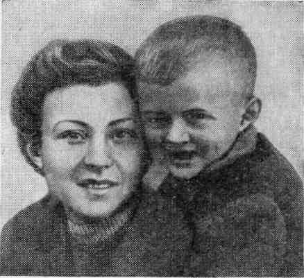 Тамара АксеноваРайлян с сыном С волнением стучу в дверь переступаю порог - фото 4