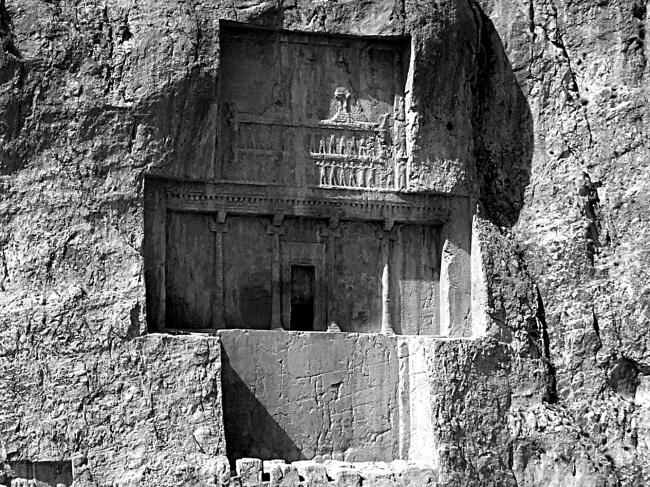 Гробница Дария I Золотая статуя бога Мардука весом 20 талантов примерно 600 - фото 7