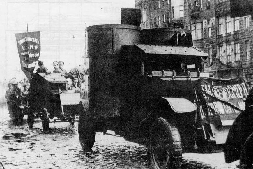 Остин 3й серии и легкий броневик Форд на параде в Харькове Март 1919 - фото 33