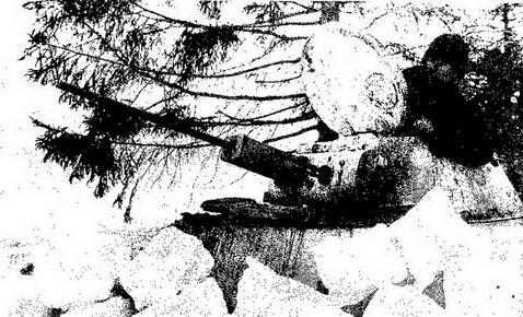 Замаскированный снежными глыбами танк комсомольца ПИМеева в ожидании - фото 26