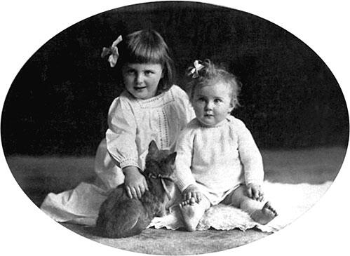 Ева Браун со своей старшей на 4 года сестрой Ильзой Фанни уже имела двоих - фото 1
