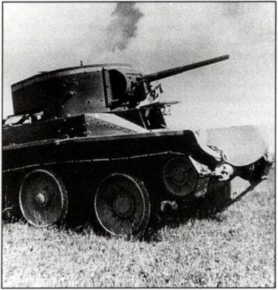 Танки БТ составляли к 1941 г основу вооружения бронетанковых сил РККА на фото - фото 13