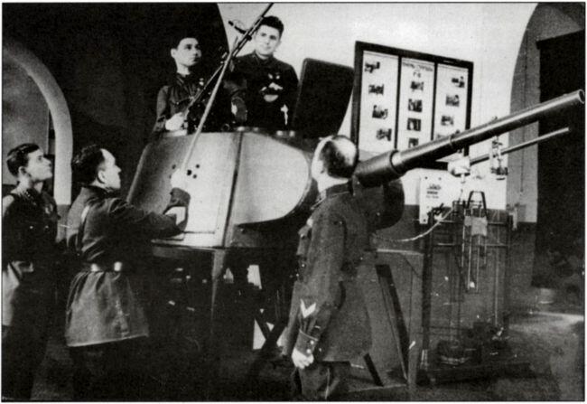 Офицеры РККА проходят переподготовку в Академии бронетанковых войск ВАММ - фото 16