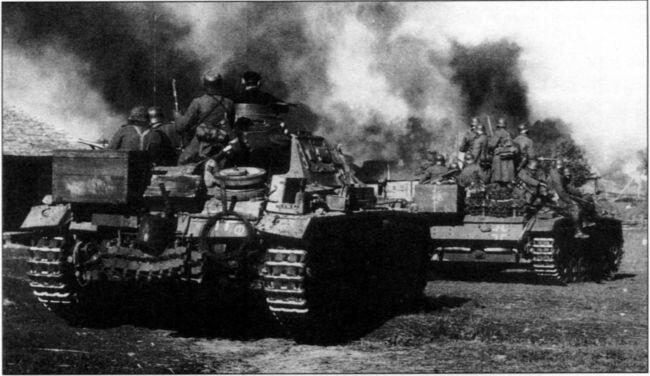 Танки PzKpfwIII и мотопехота из 11й танковой дивизии вермахта - фото 3