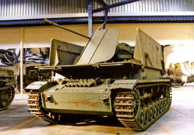 Зенитная самоходная установка Mobelwagen в экспозиции танкового музея в Самюре - фото 169