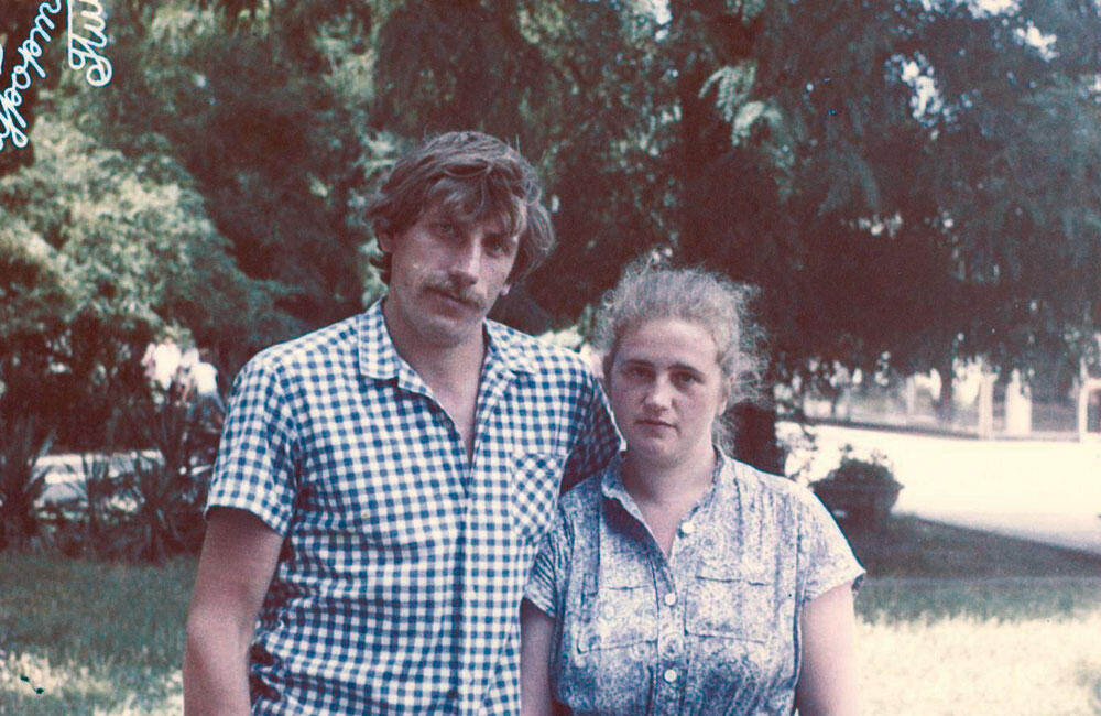 Родители на отдыхе в Туапсе Мне семь лет С сестрой Ксенией на даче в Сосново - фото 4