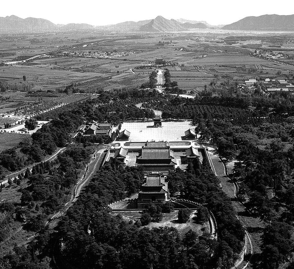 Рис 3 Вид сверху на одну из гробниц Восточной долины царей Китай провинция - фото 3