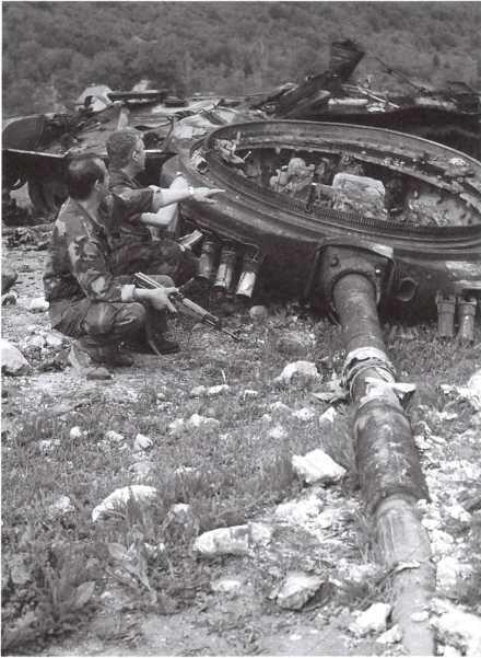 В ходе гражданской войны в Югославии было подбито немало танков М84 имевшихся - фото 180