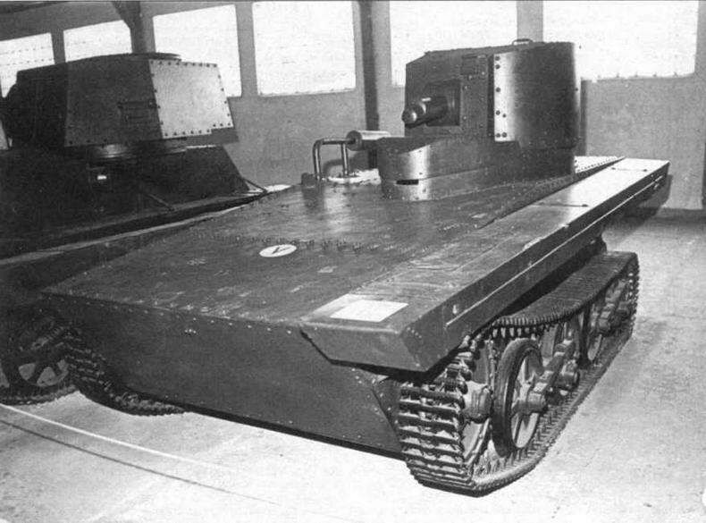 Плавающий танк VickersCardenLoyd mod 1931 в экспозиции Военноисторического - фото 1